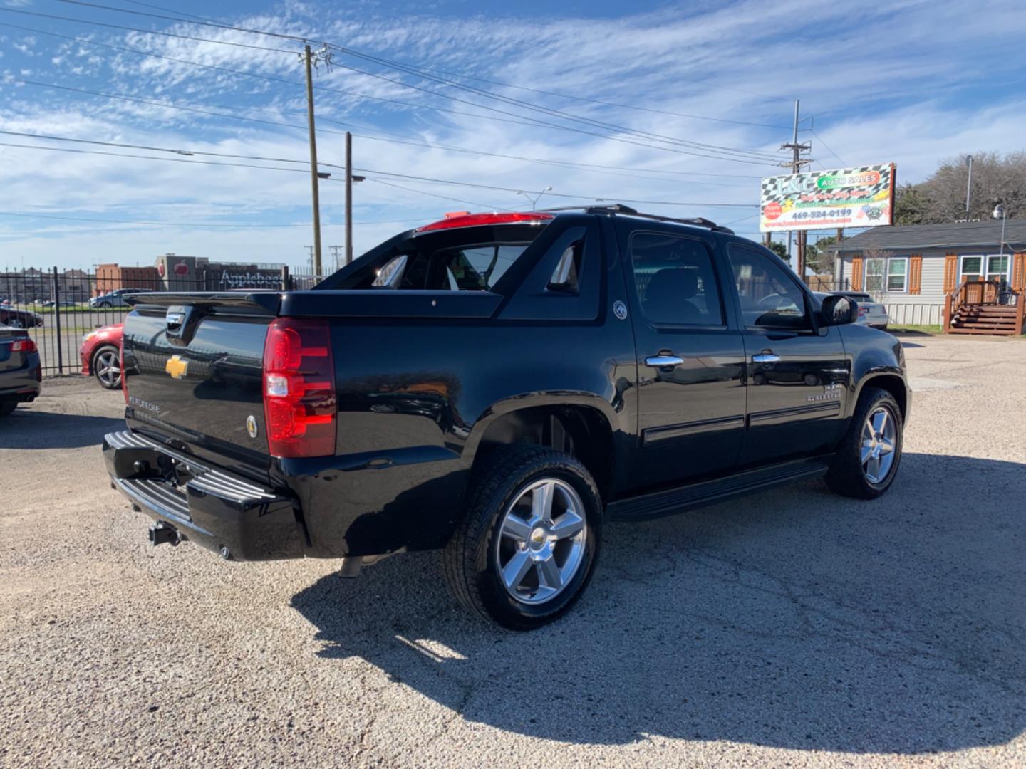 2013 Black /Black Chevrolet Avalanche LT (3GNMCFE06DG) with an V8 - 5.3L 5328cc 325ci FLEX MFI vin 0 type LMG - 2 valve OHV engine, AUTOMATIC transmission, located at 1830 North Belt Line Road, Irving, TX, 75061, (469) 524-0199, 32.834373, -96.993584 - Photo#5